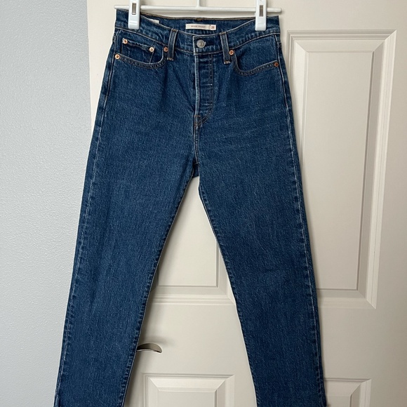 Levi's Premium 90s Wedgie Straight Leg Raw Hems Button Fly Jeans - Picture 3 of 8